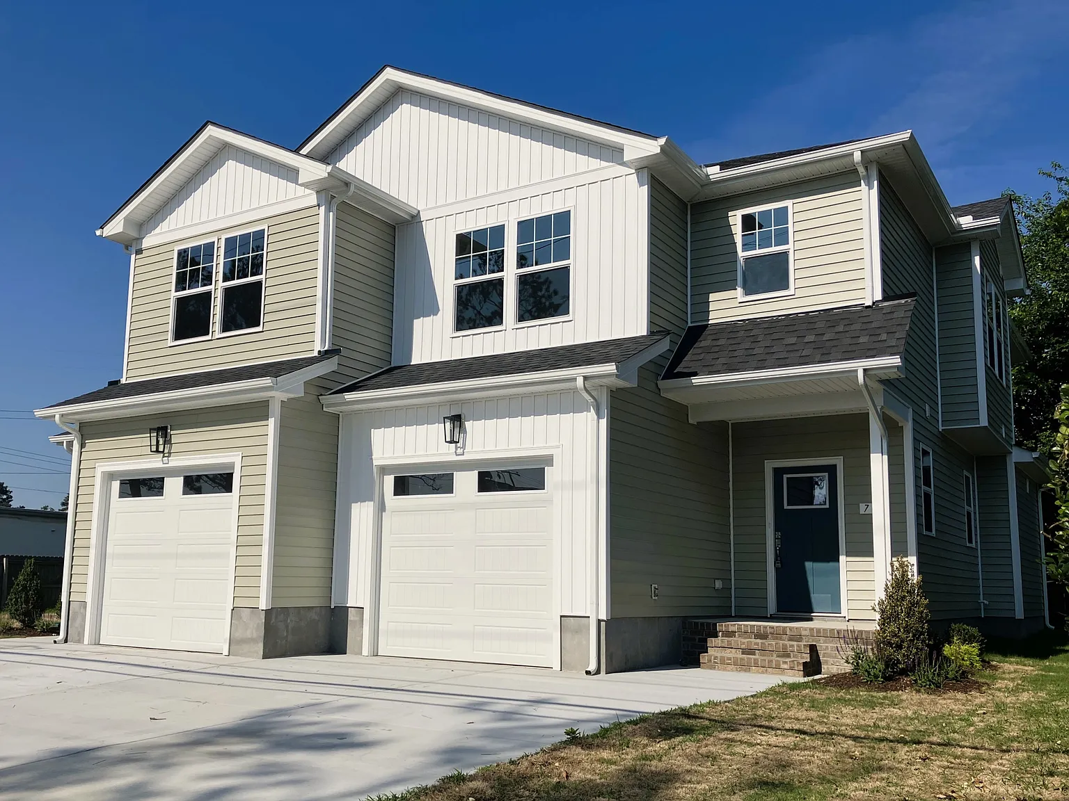 3 bed, 2.5 bath, 1570 sqft, $3,200 — Photo 3