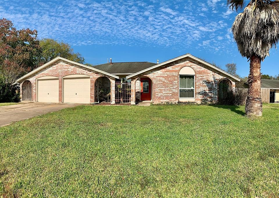 1st image of 518 Bay Colony Dr