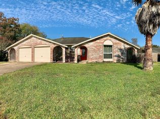 518 Bay Colony Dr, La Porte, TX 77571