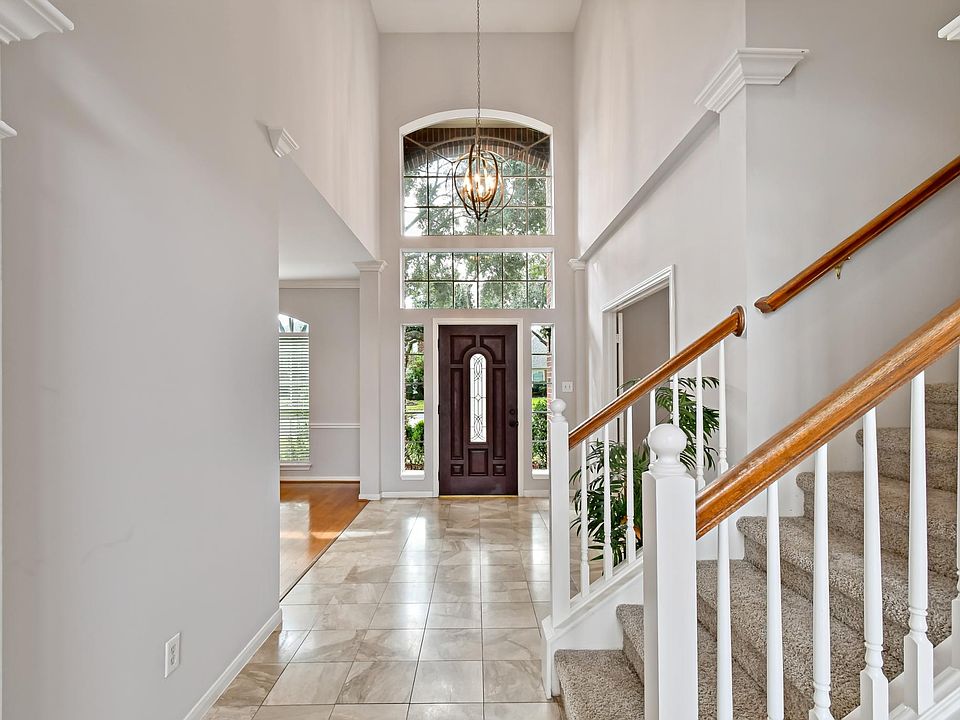 High ceiling entrance to staircase.