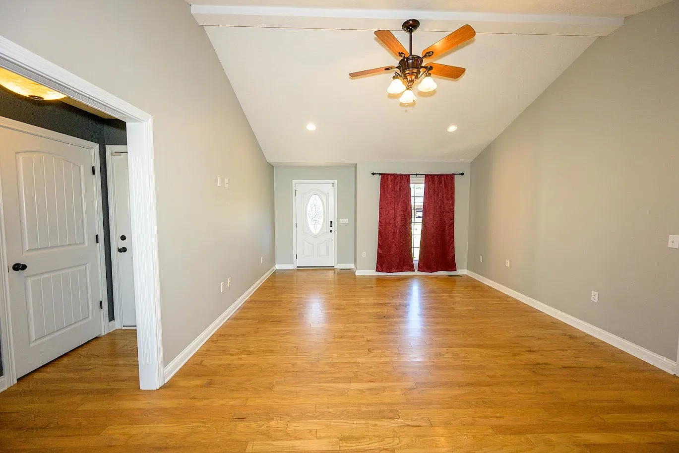 4 bed, 2.5 bath, 2083 sqft, $2,300 — Photo 2