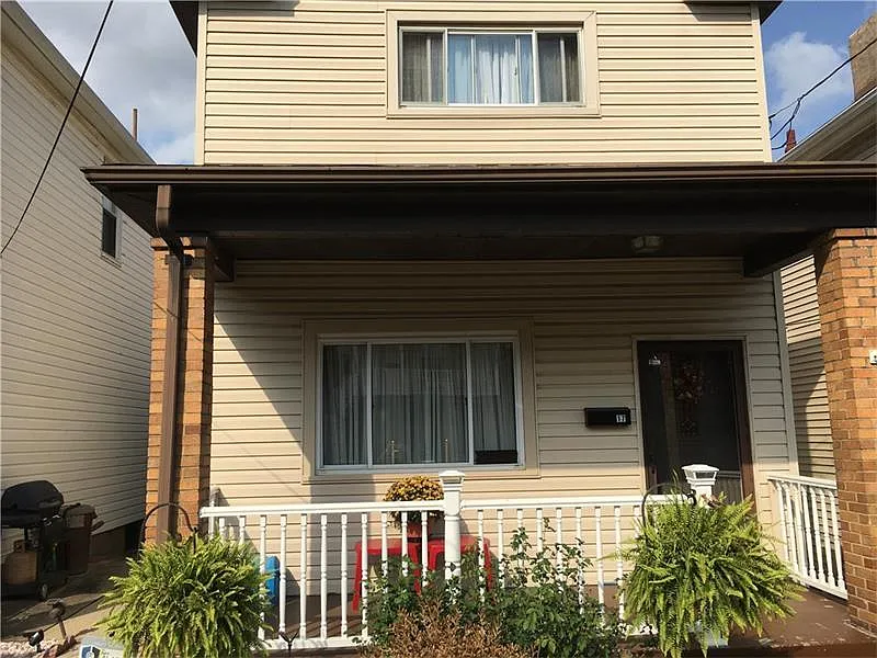 17 Lacona St photo 1