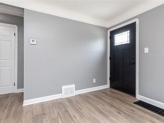 3rd image of 7423 Orchard Grv