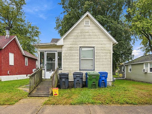 2nd image of 633 Locust Pl