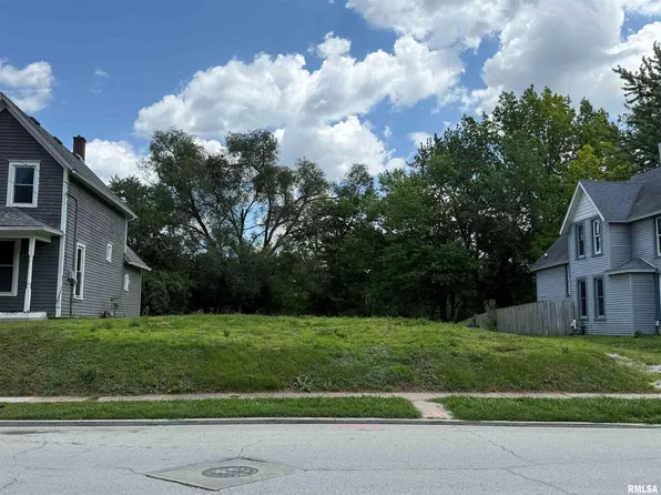 1501 Bridge Ave, Davenport, IA 52803