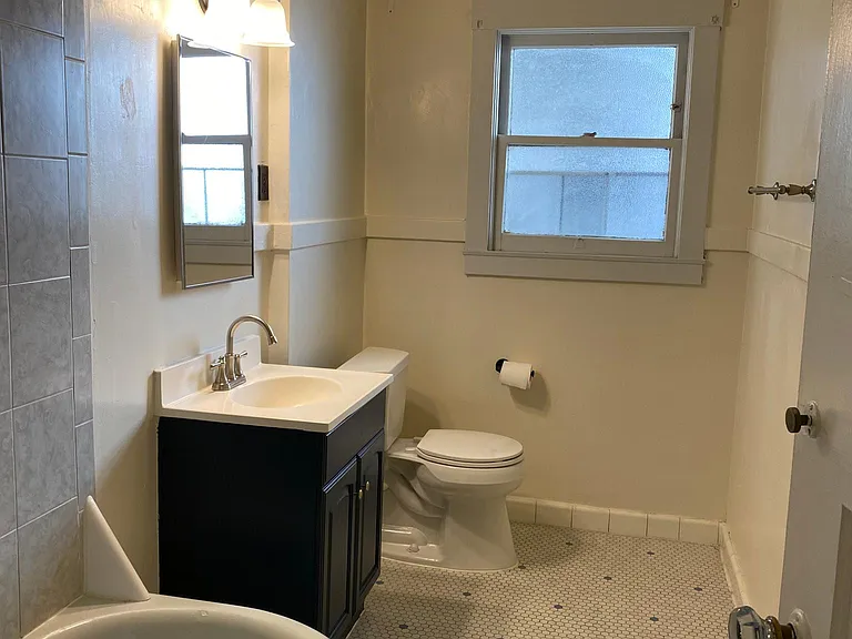 211 Hanover Ave #6 — Photo 9