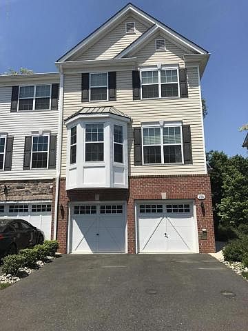 1st image of 318 Princeton Ct