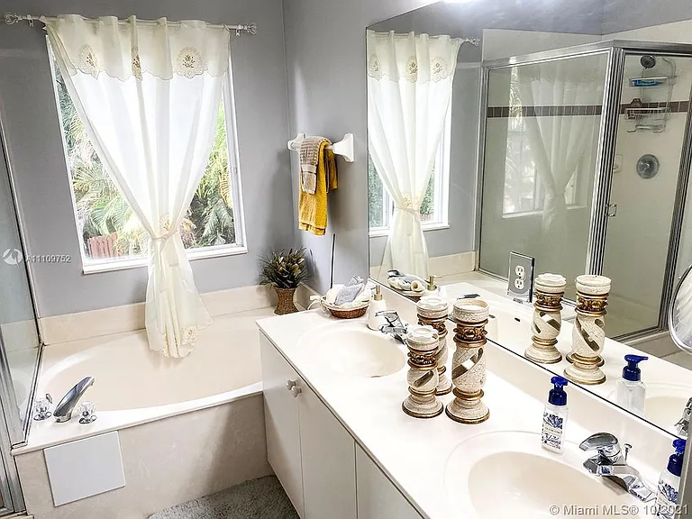 3657 Asperwood Cir — Photo 17