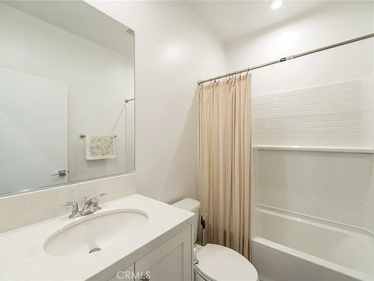 1515 W Bushell St — Photo 11