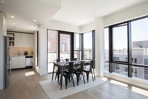 Rented by Tapiro Realty | media 4