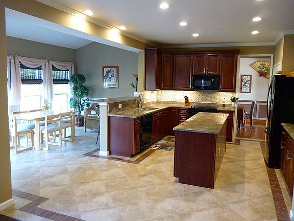 Kitchen & Morning/Sunroom
