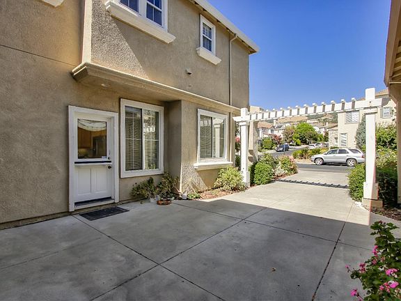 5th image of 3643 Wodzienski Dr