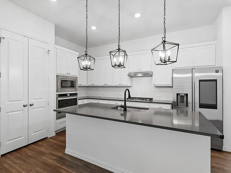 211 Harper St — Photo 4