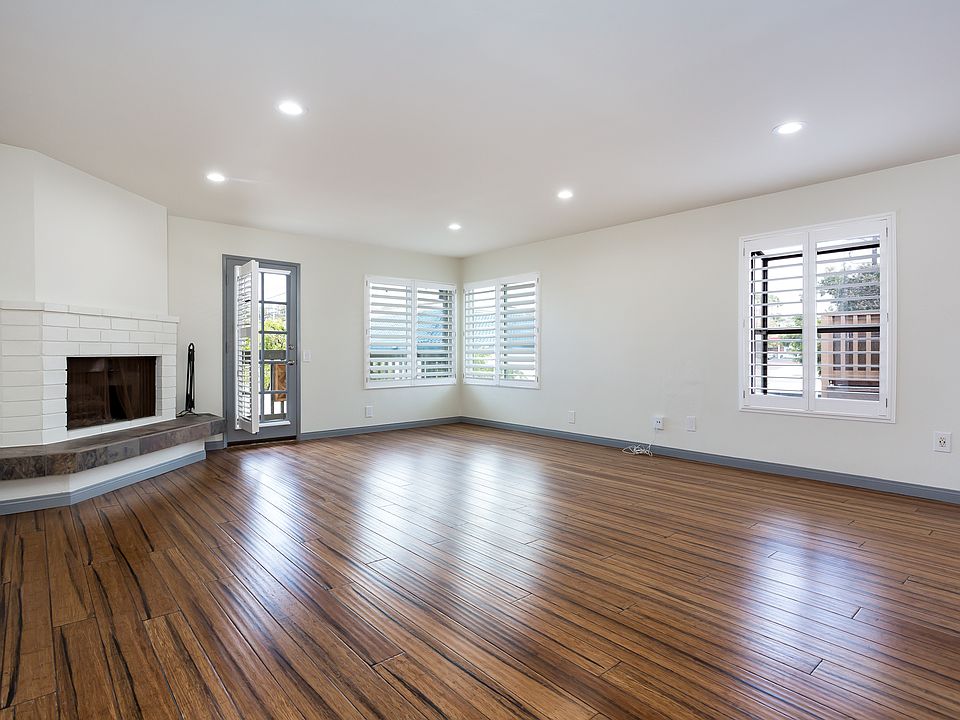 1st image of 776 Sapphire St