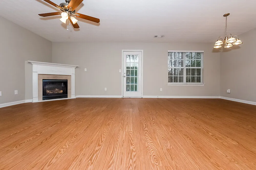 3 bed, 2.5 bath, 1671 sqft, $2,005 — Photo 4