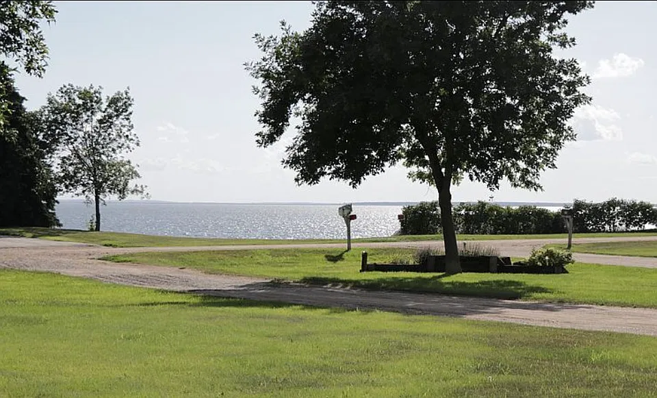 805 Lake View Dr