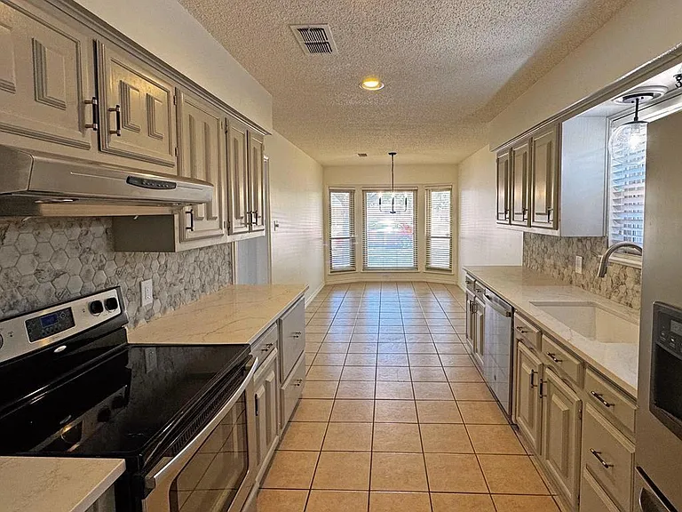 4027 Angelina Dr — Photo 6