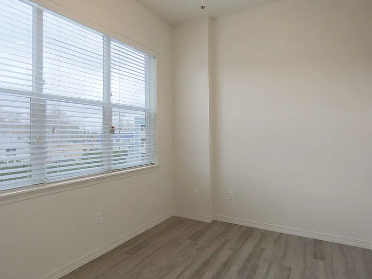 7180 N Leavitt Ave — Photo 13