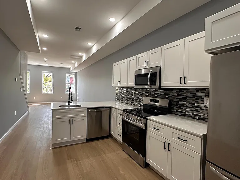 1927 Druid Hill Ave #2 — Photo 5