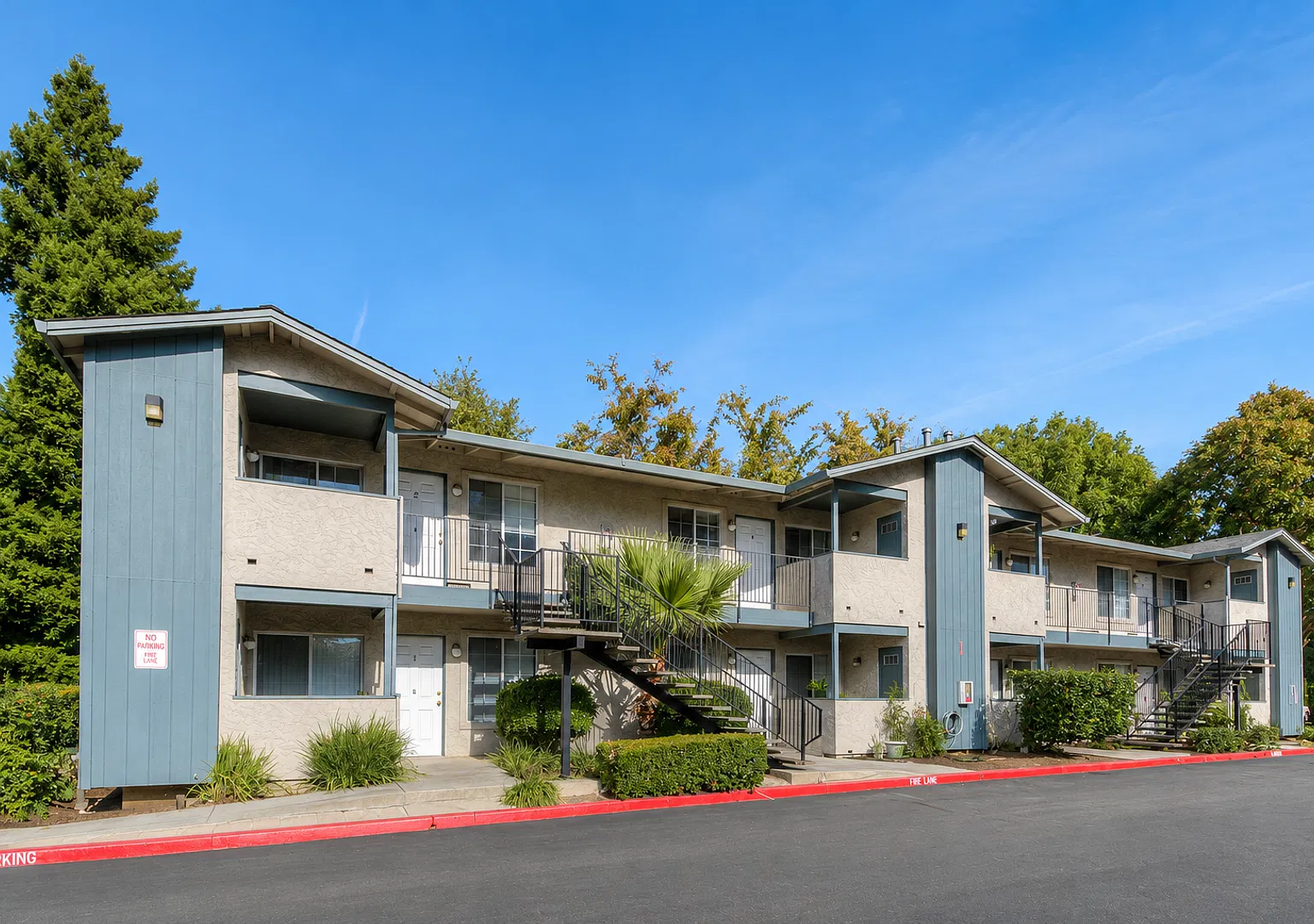 Manzanita Apartments — Photo 2