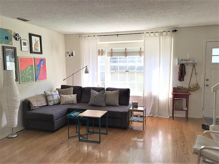 235 N Holliston Ave — Photo 3