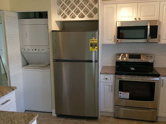 3rd image of 1220 S Lakes End Dr APT A