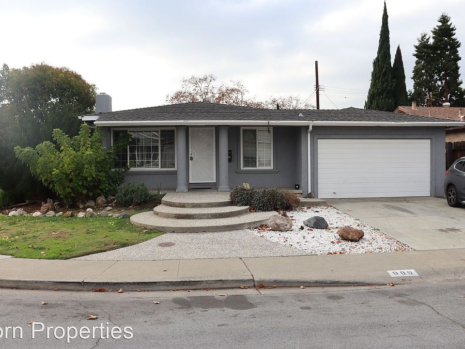 1st image of 909 Linda Vista St