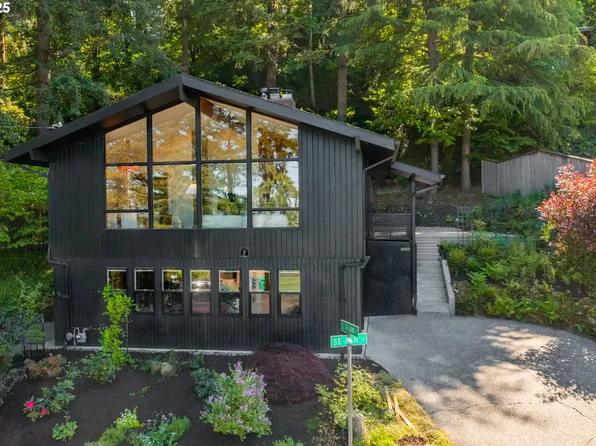 6950 SE Ash St, Portland, OR 97215