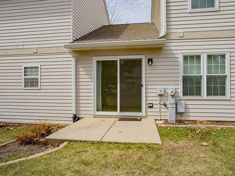 1217 N Village Dr — Photo 32
