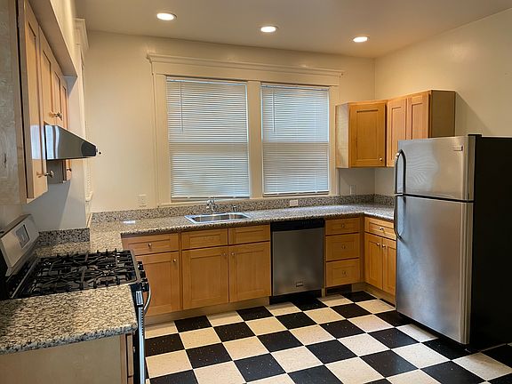 5th image of 240 Lily St