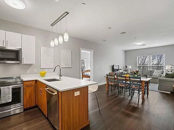5th image of 999 Hancock St Unit 512
