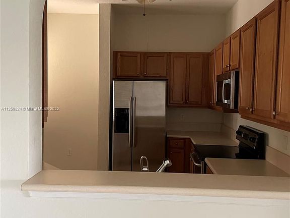 3rd image of 3500 Oaks Clubhouse Dr APT 507