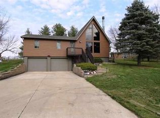 305 Sunrise Ter, Waverly, IA 50677