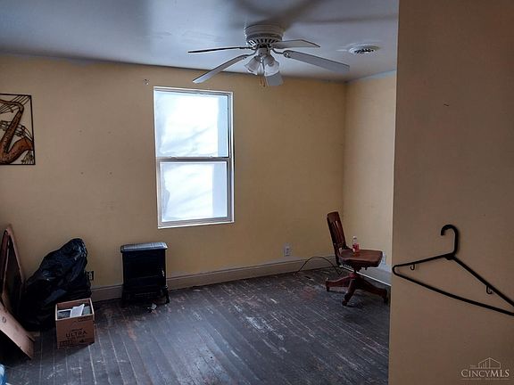 3rd image of 734 Blaine St