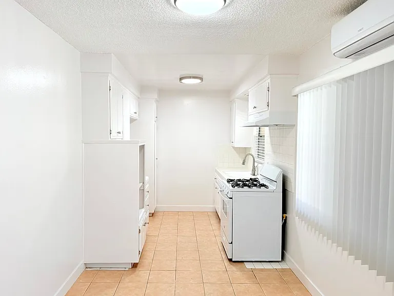 853 W Beach Avenue — Photo 6