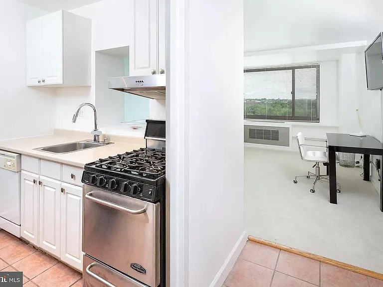 1021 Arlington Blvd #728 — Photo 3