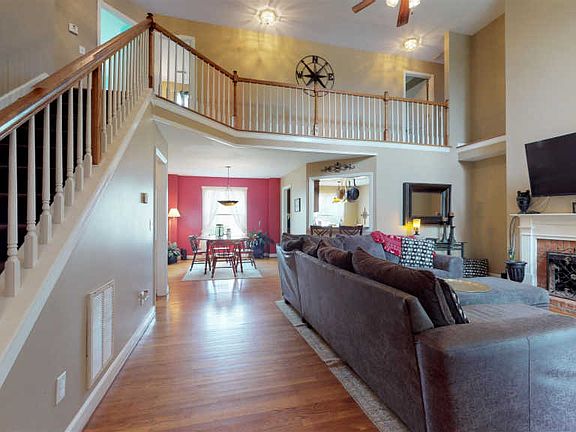 3rd image of 2822 Iroquois Dr