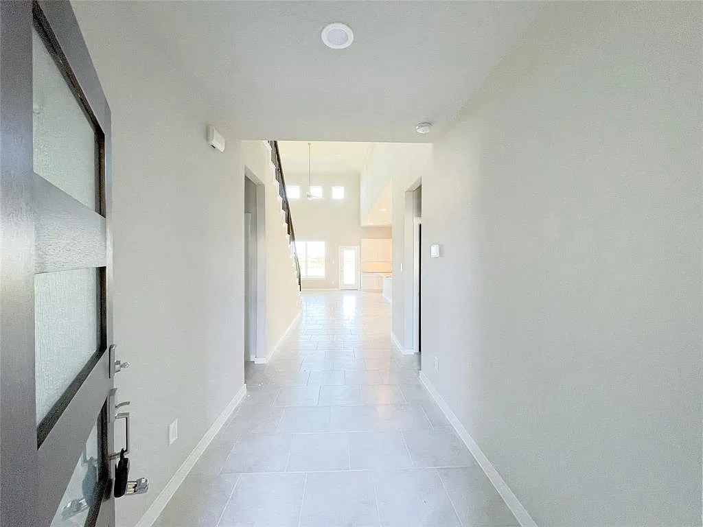 5 bed, 3.0 bath, 3025 sqft, $2,900 — Photo 4