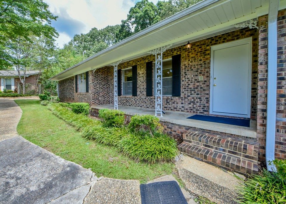 1st image of 900 Fernhill Ct