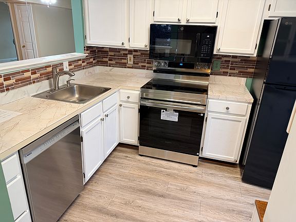 3rd image of 9284 Chapman Oak Dr