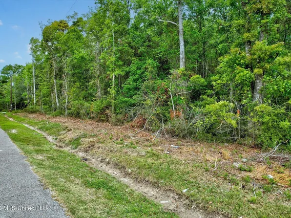 Duvernay St, Waveland, MS 39576