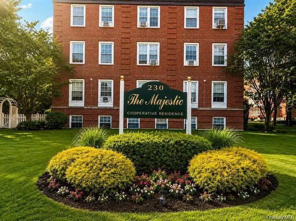 230 Central Avenue #3-I, Lawrence, NY 11559