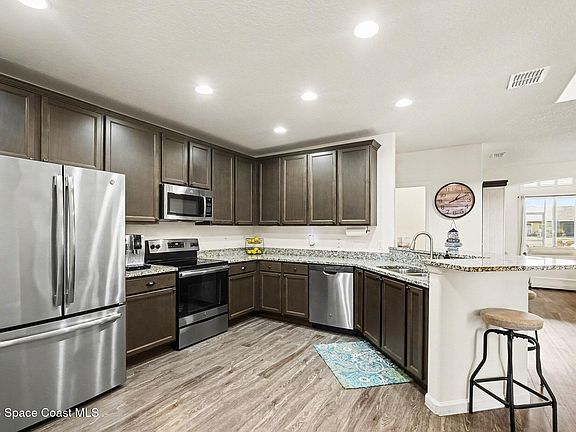 3rd image of 95 Redondo Dr