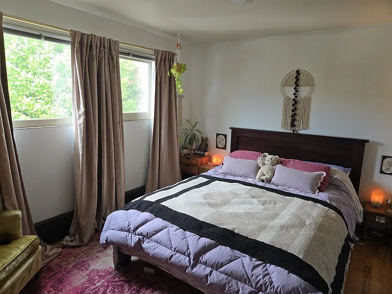 Large primary bedroom