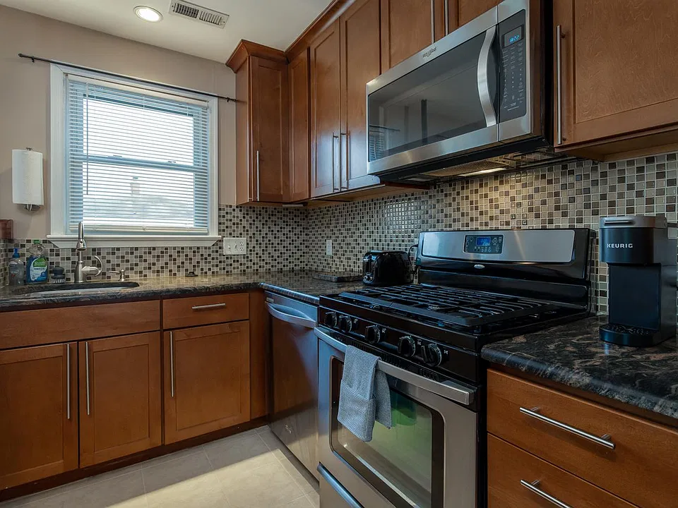 Fully Stocked Kitchen including Keurig Single Serve Coffee Maker and ZERO Water Filter Picture