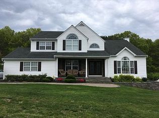 11 Scott Ln, Manorville, NY 11949