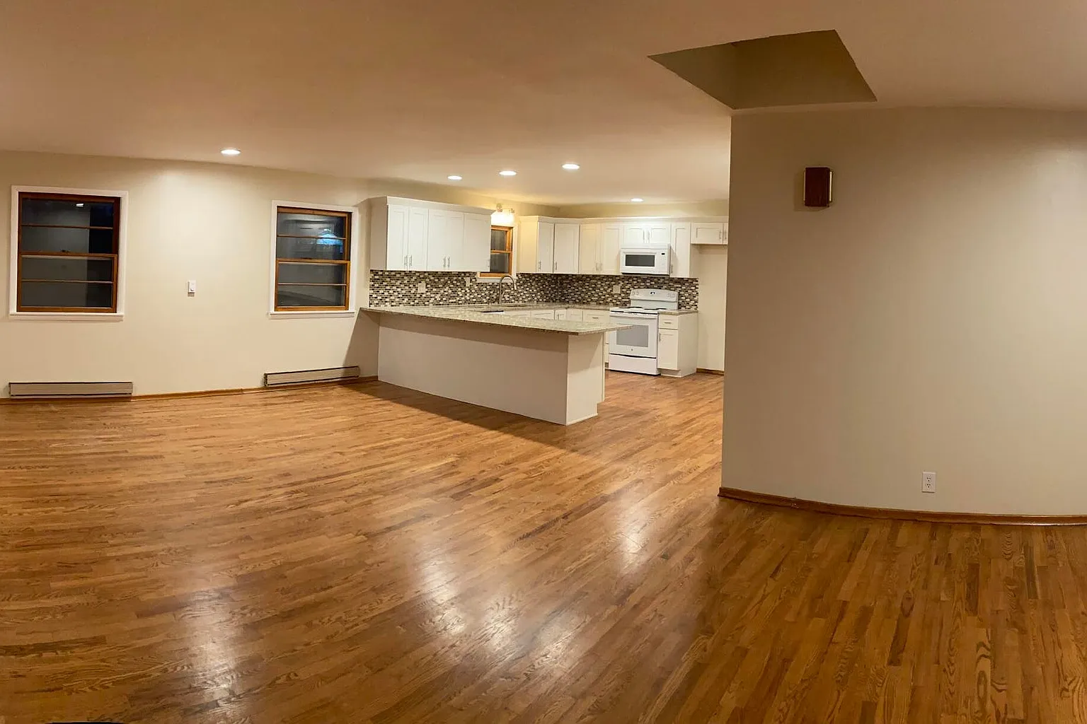 4 bed, 2576 sqft, $1,600 — Photo 3