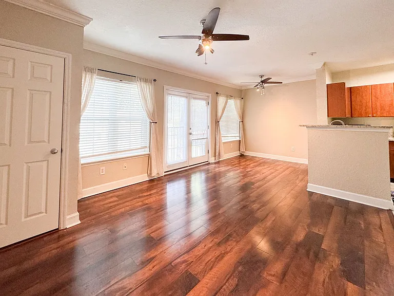 304 E South St #2024 — Photo 5