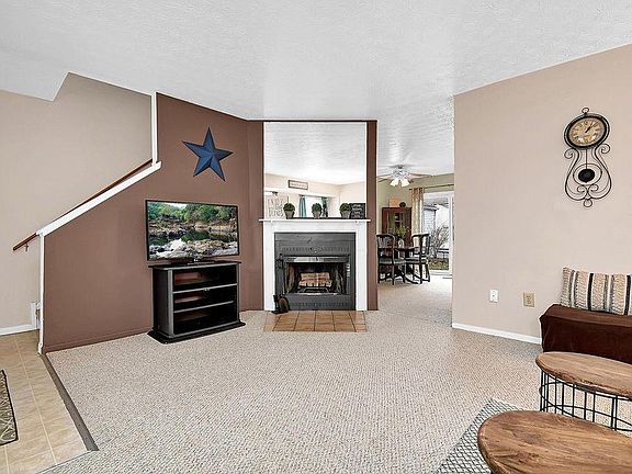 3rd image of 313 Cross Wind Dr