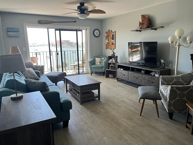 650 Island Way — Photo 7